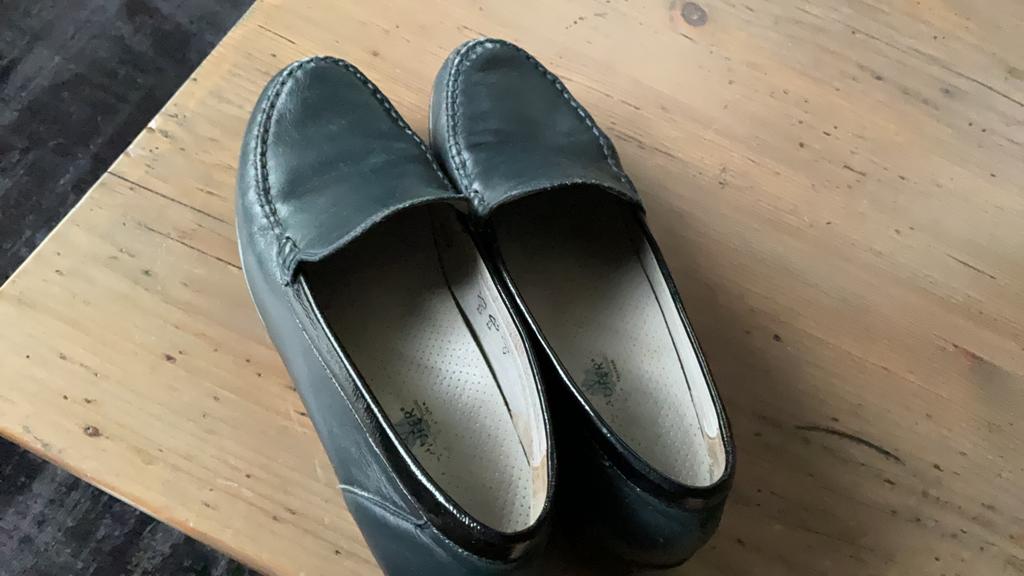 Pantoffel/schoen waldlaufer maat 5/5, Ophalen of Verzenden, Gedragen, Zwart, Sneakers of Gympen