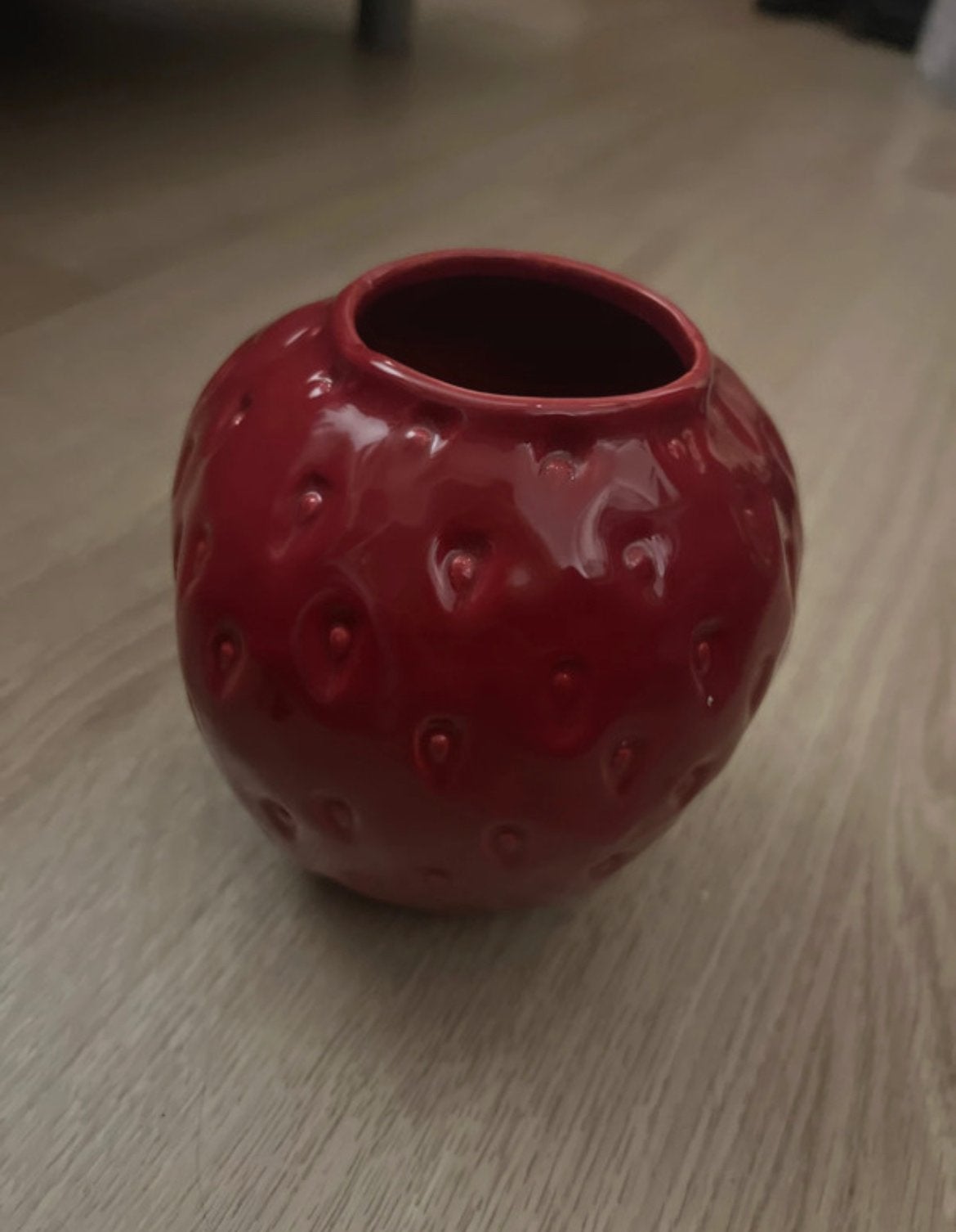 Leuke aardbei vaas - Rood, keramiek, Met patroon/structuur, Ophalen of Verzenden, Zo goed als nieuw, Steen/keramiek
