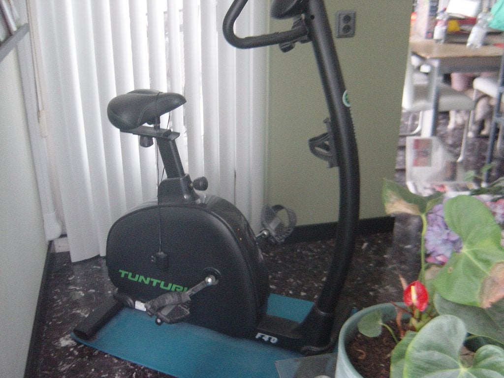 Home trainer  bike tunturi F 40, Sport en Fitness, Ophalen of Verzenden, Zo goed als nieuw, Metaal, Benen