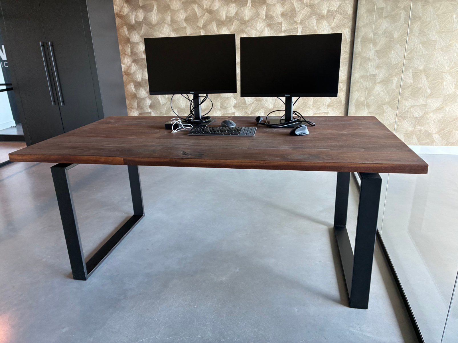 Notenhout tafel 2x met massief blad, Ophalen, 50 tot 100 cm, Zo goed als nieuw, 150 tot 200 cm