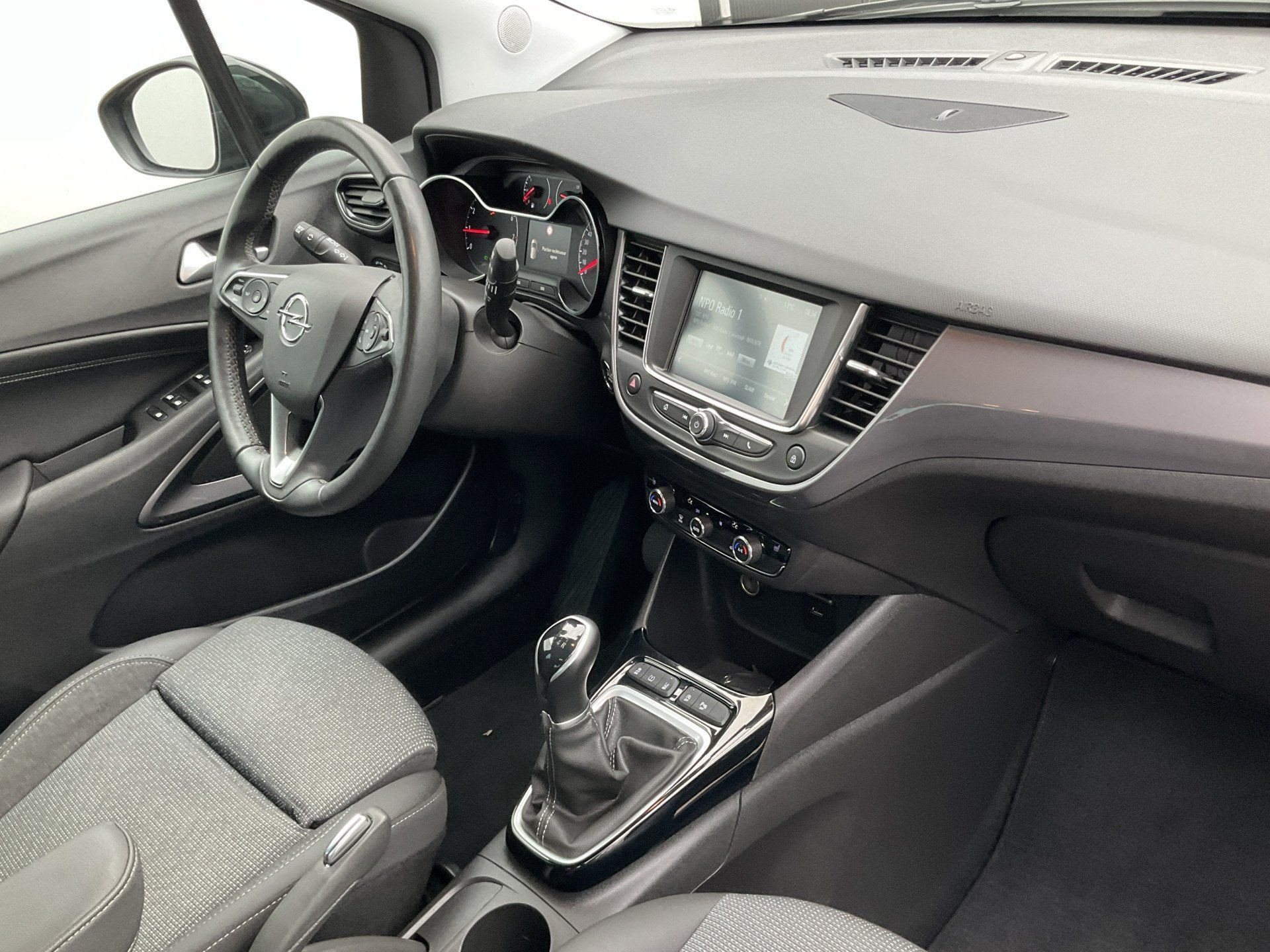 Opel Crossland 1.2 Edition Stoelverw. Carplay DAB Trekhaak H, Voorwielaandrijving, 83 pk, Gebruikt, 1199 cc