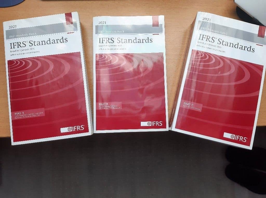 IFRS bundel editie 2021, Ophalen of Verzenden, Gamma, Zo goed als nieuw, HBO