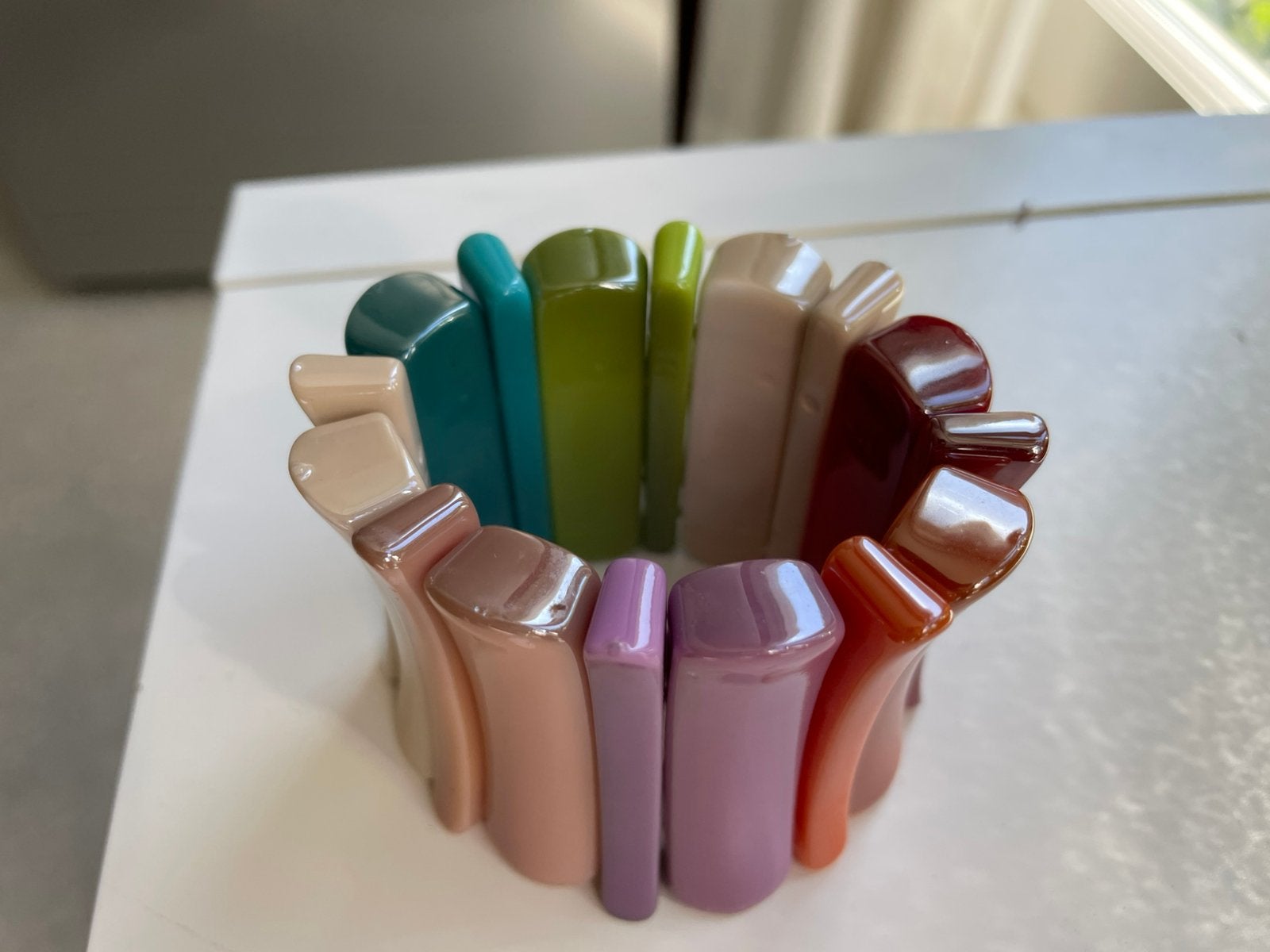 Bijzondere hars armband veelkleurig in nieuwstaat, Ophalen of Verzenden, Zo goed als nieuw