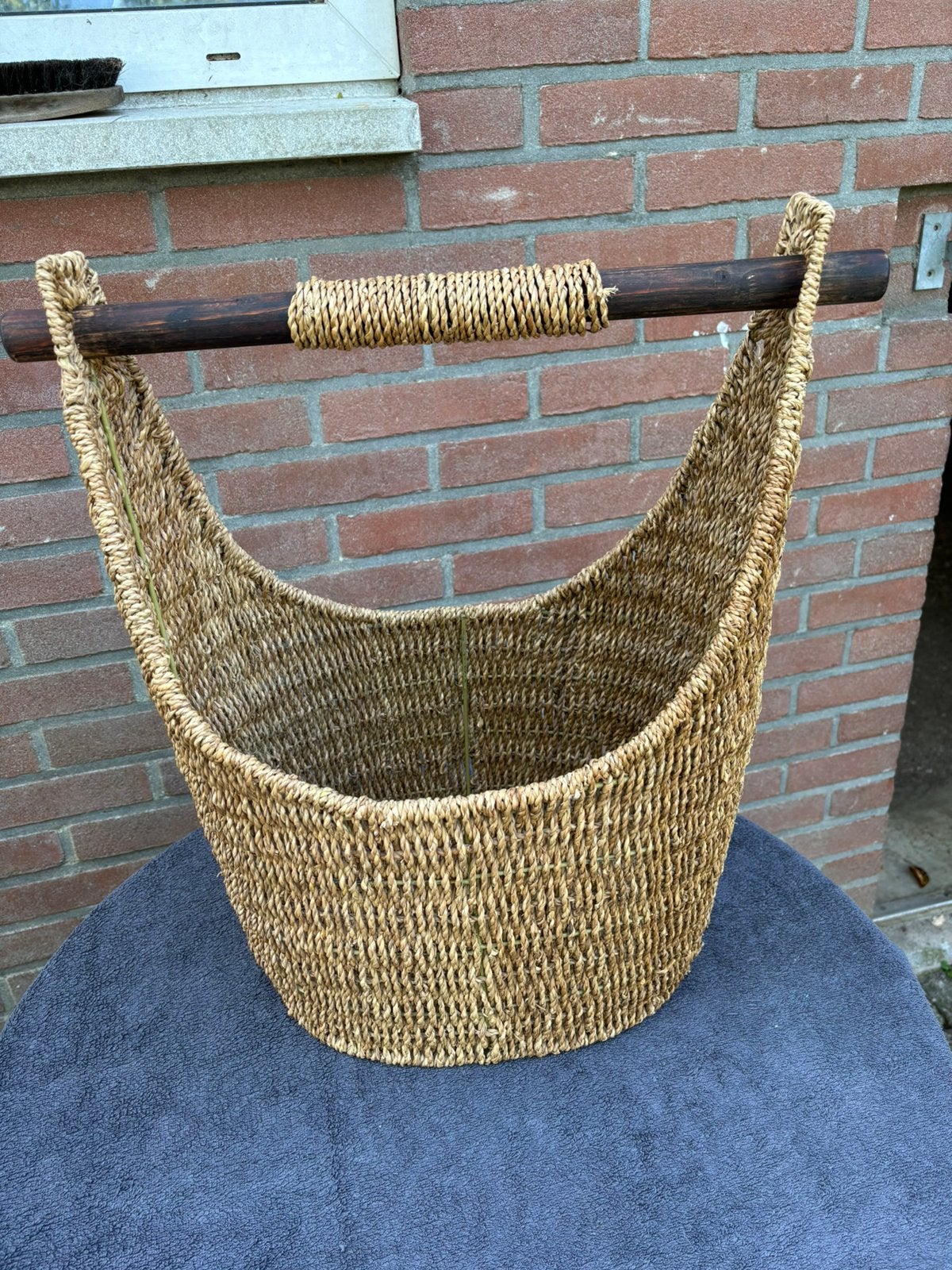 Mooie rieten mand met houten handvat, Ophalen of Verzenden, Gebruikt, Overige materialen