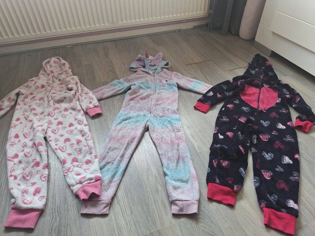 🩷3 meisjes onesies pyjama's maat 110/116🩷, Kinderen en Baby's, Nacht- of Onderkleding, Gebruikt, Ophalen of Verzenden, 9th Avenue