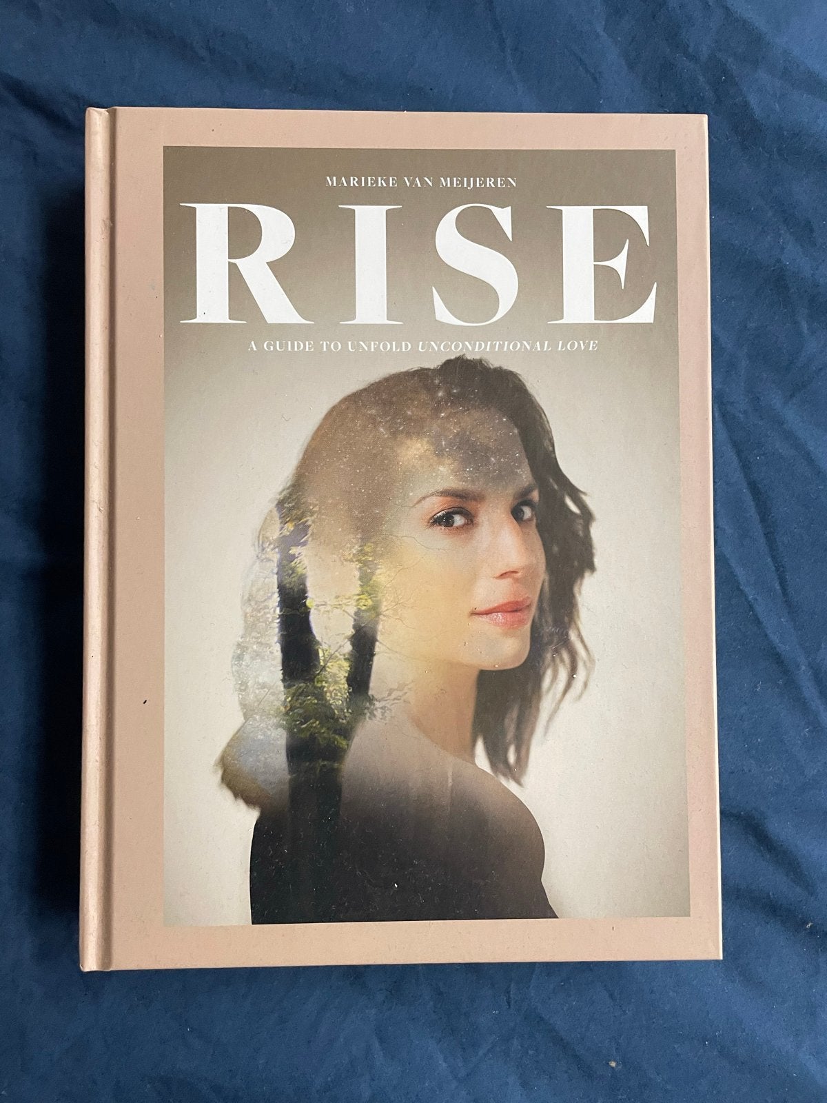 Rise: A Guide to Unfold Unconditional Love - Marieke van Mei, Ophalen, Zo goed als nieuw, Spiritualiteit algemeen, Achtergrond en Informatie