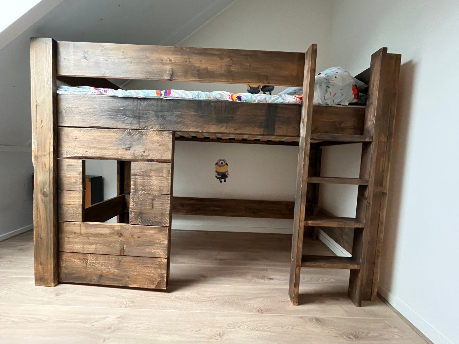 Stevige houten hoogslaper met speelruimte, Ophalen, Eenpersoons, Minder dan 160 cm, Zo goed als nieuw