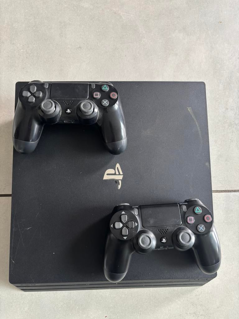 ps4 pro 1TB ssd + controllers, Spelcomputers en Games, Spelcomputers | Sony PlayStation 4, Zo goed als nieuw, Pro, 1 TB, Met 2 controllers