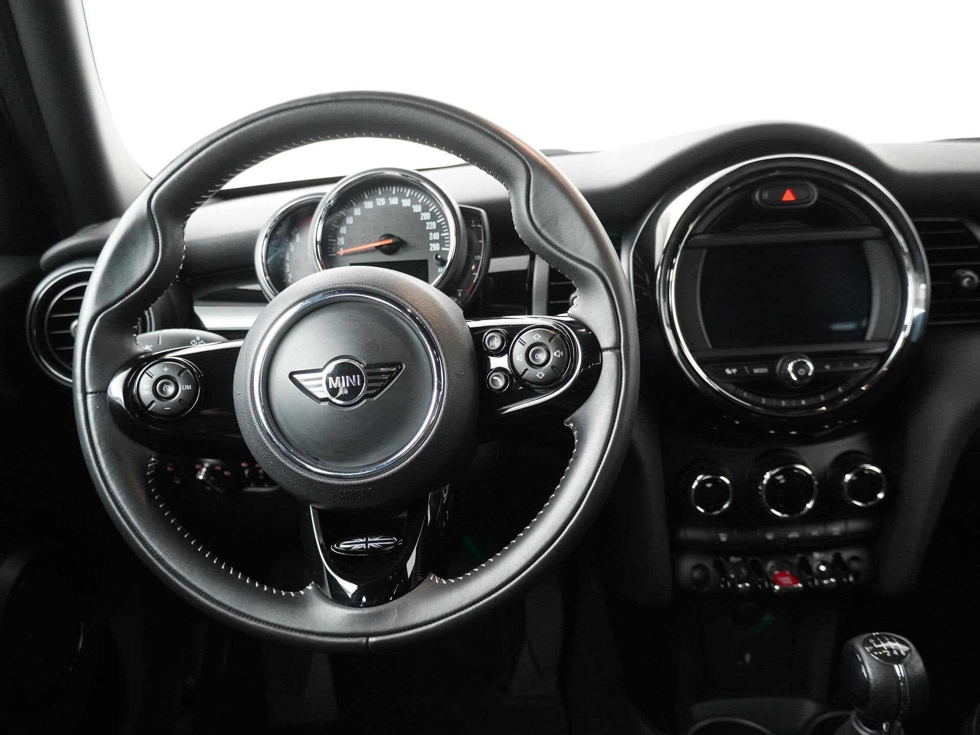 MINI 5-deurs Cooper Pepper | Cruise | PDC | Comforttoegang |, Auto's, Voorwielaandrijving, Gebruikt, Zwart, Origineel Nederlands
