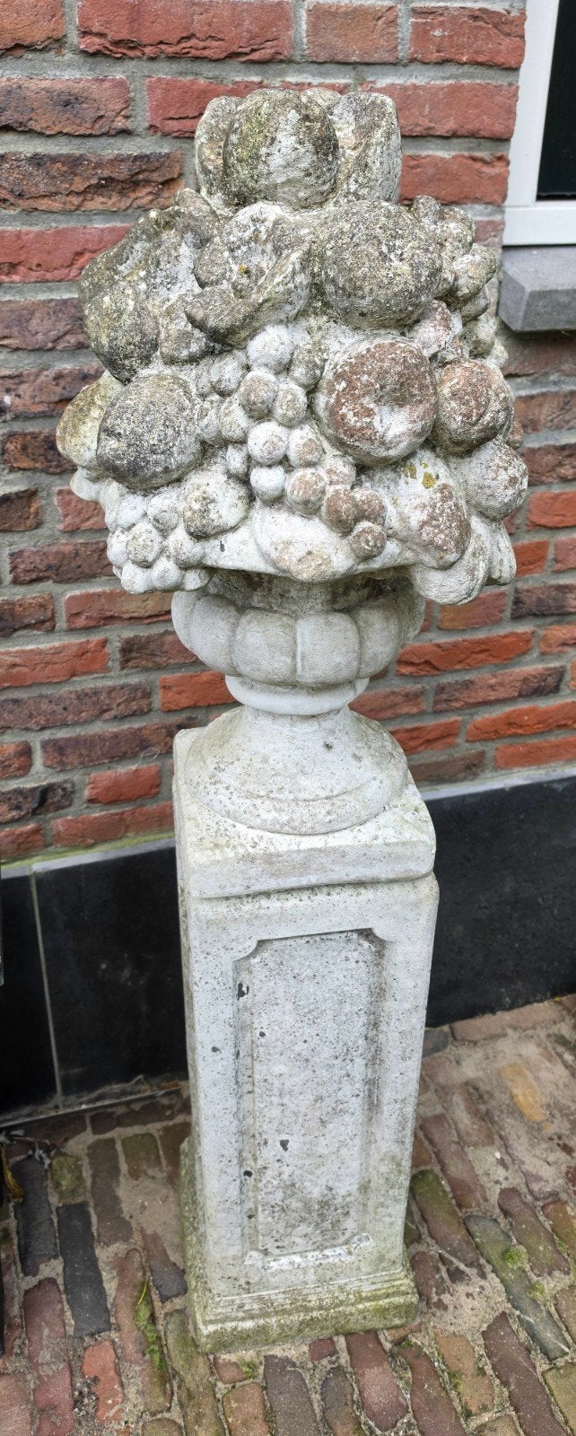Betonnen Fruitmand op Zuil - Tuindecoratie, Ophalen, Gebruikt