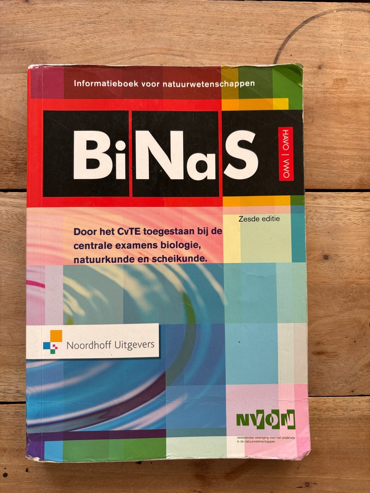BINAS Havo / Vwo zesde editie - Informatieboek natuurwetensc, Ophalen of Verzenden, Gelezen, HAVO, Biologie