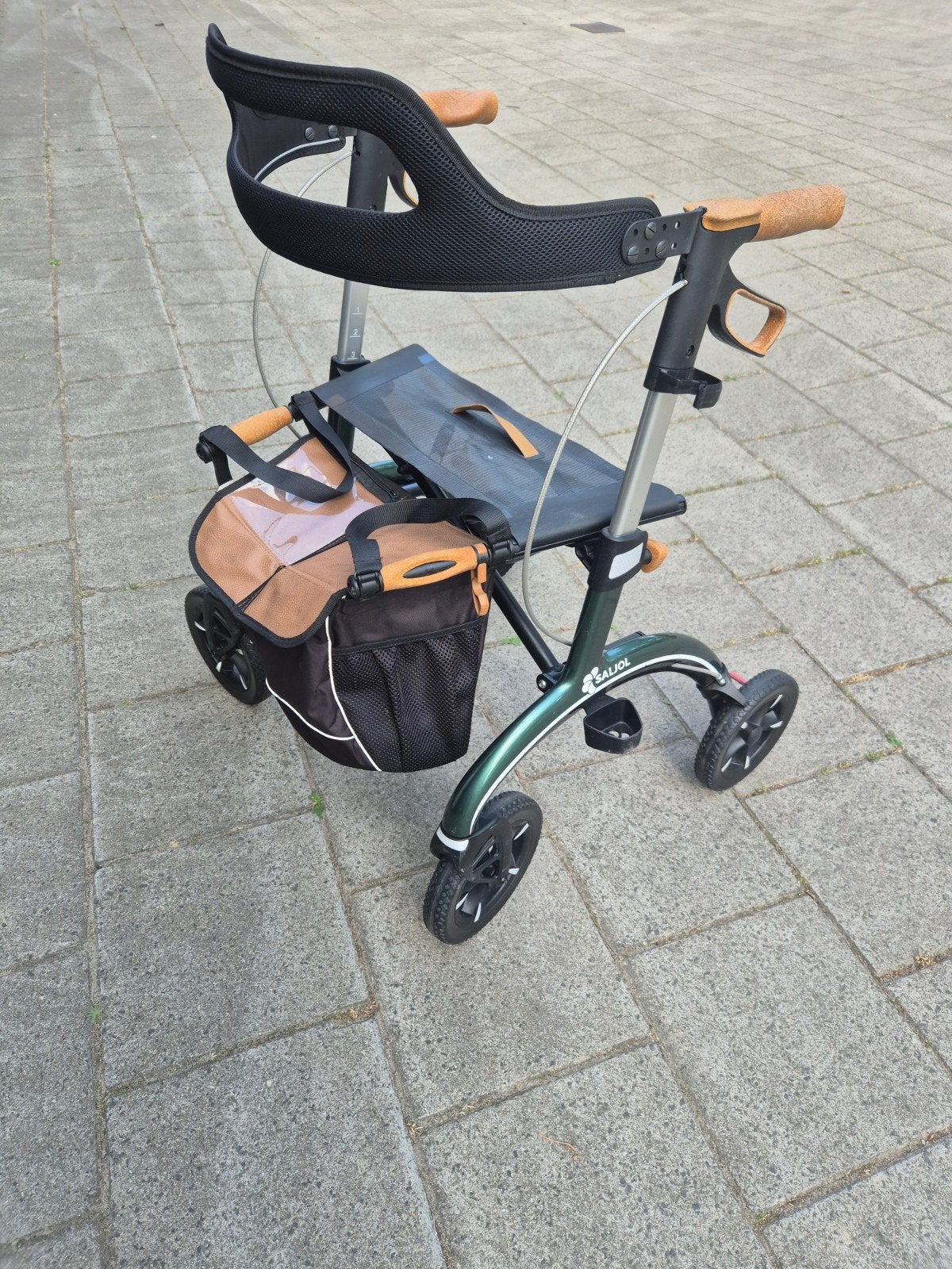 Lichtgewicht Saljol Carbon Rollator Maat S

Kenmerken en sta, Diversen, Rollators, Zo goed als nieuw, Lichtgewicht, Opvouwbaar