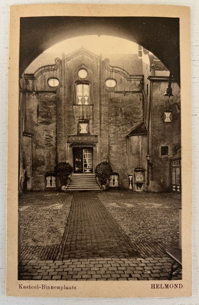 Oude Ansichtkaart  - Helmond - Kasteel-Binnenplaats, Verzamelen, Ansichtkaarten | Nederland, Ophalen of Verzenden, Voor 1920, Ongelopen