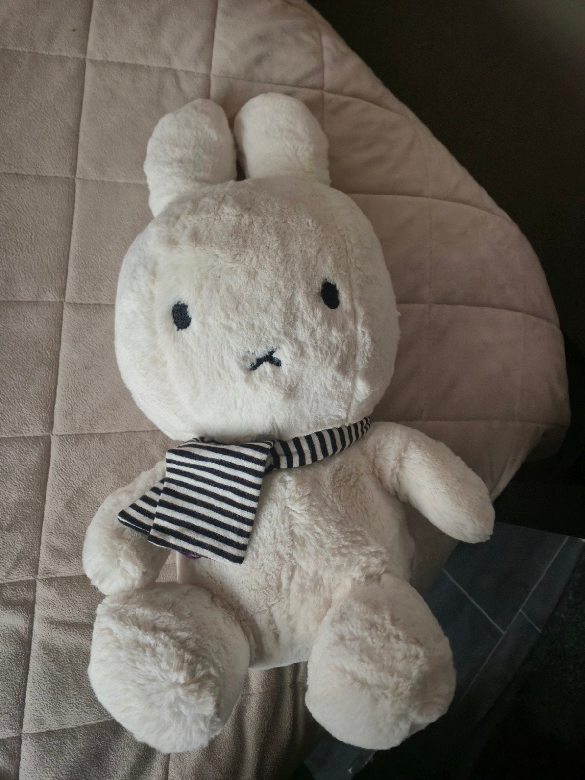 Nijntje knuffel met sjaal, Konijn, Nijntje, Ophalen of Verzenden, Zo goed als nieuw