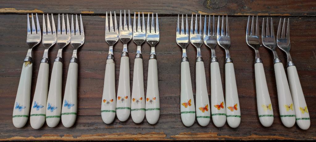 15x Vorken met vlinder, porselein handvat., Ophalen of Verzenden, Porselein, Overige stijlen