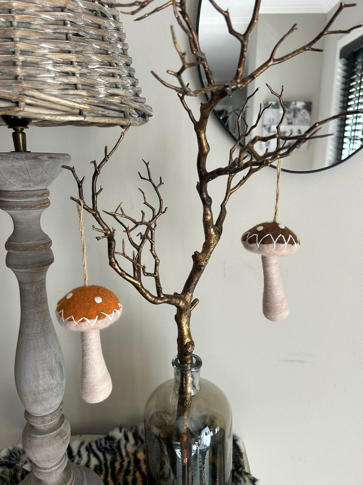 Twee vilten herfst hangers paddenstoel bruin/oranje, Ophalen of Verzenden, Zo goed als nieuw, Figuurtje(s)