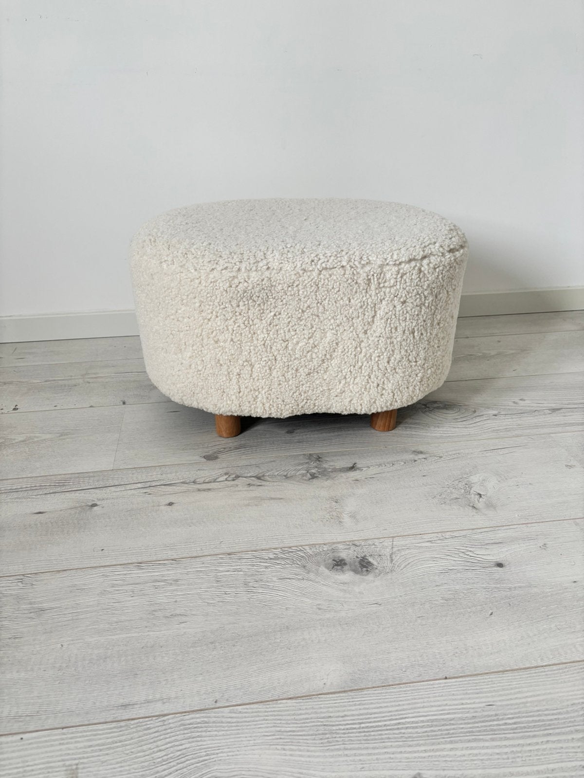 Poef teddy wit pootjes, Huis en Inrichting, Banken | Voetenbanken en Poefen, Ophalen, Rond, Minder dan 50 cm, Zo goed als nieuw