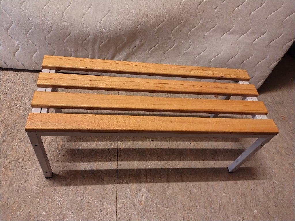 Houten bankje met metalen onderstel, Ophalen, Gebruikt