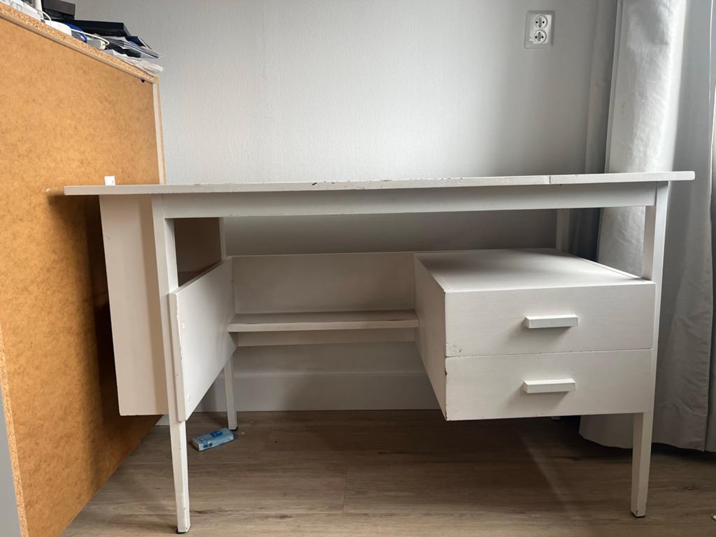 Wit bureau met lades en opbergruimte, Huis en Inrichting, Bureaus, Gebruikt, Computerbureau, Overige merken, Modern, Spaanplaat of MDF
