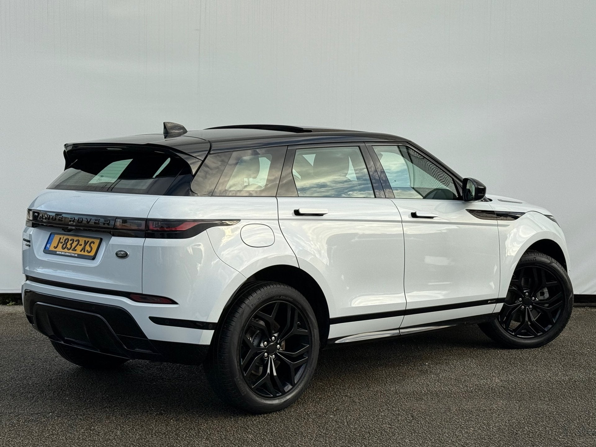 Land Rover Range Rover Evoque 1.5 P300e AWD HSE R-Dynamic |, Auto's, Euro 6, Wit, Bedrijf, Vierwielaandrijving