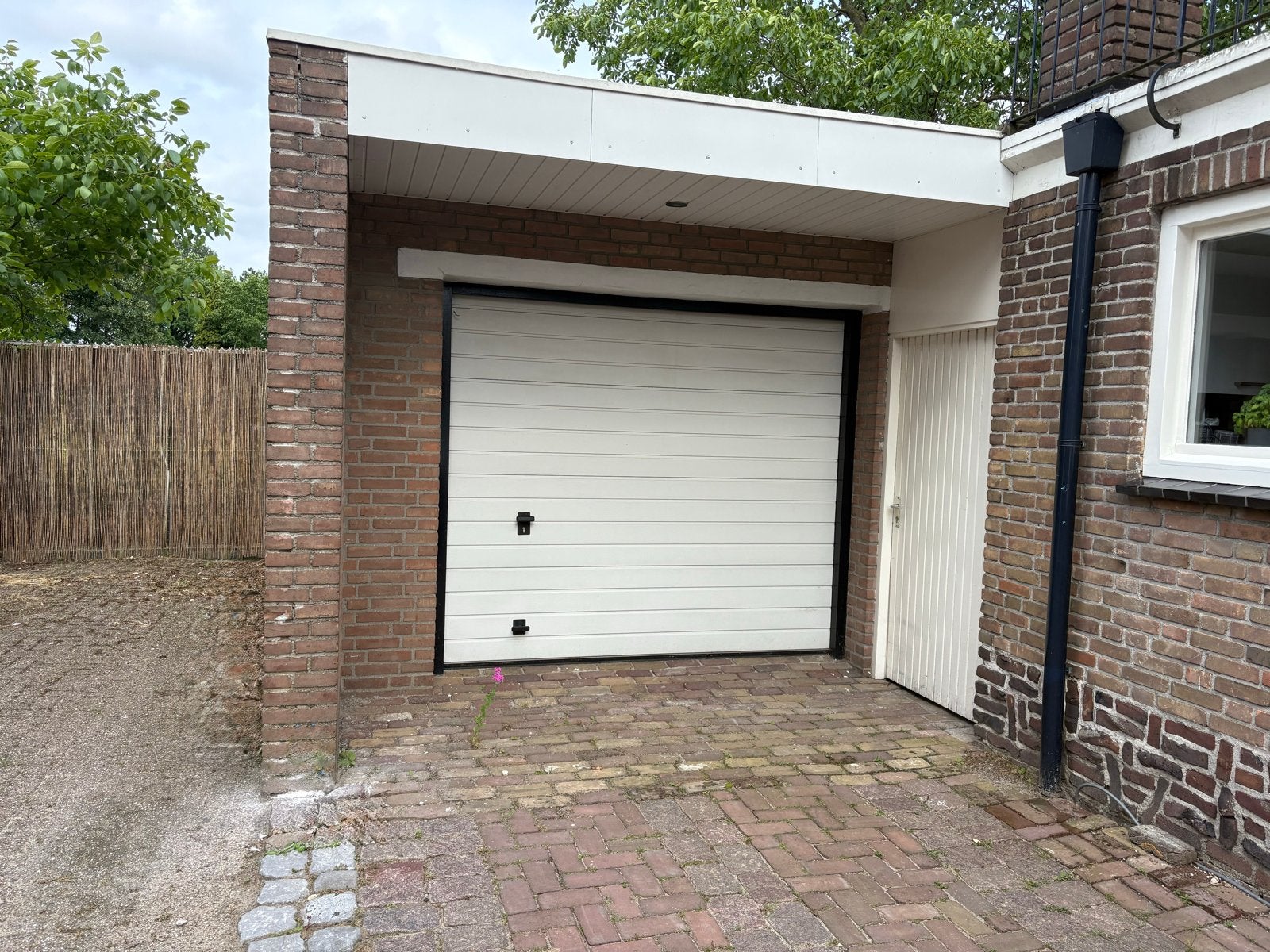 Witte geïsoleerde sectionaaldeur, Ophalen, Gebruikt