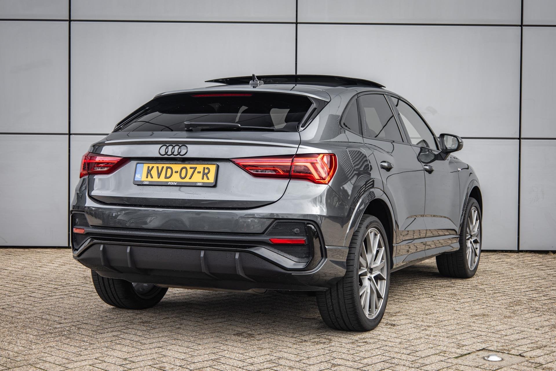 Audi Q3 Sportback 45 TFSIe 245pk PHEV S Edition Panoramadak, Auto's, Gebruikt, Automatische klimaatregeling, Hybride Elektrisch/Benzine