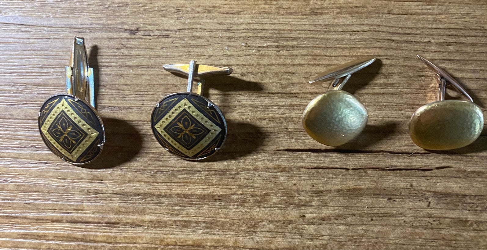Aangeboden, 2 sets manchet knopen, Ophalen of Verzenden, Zo goed als nieuw, Overige materialen