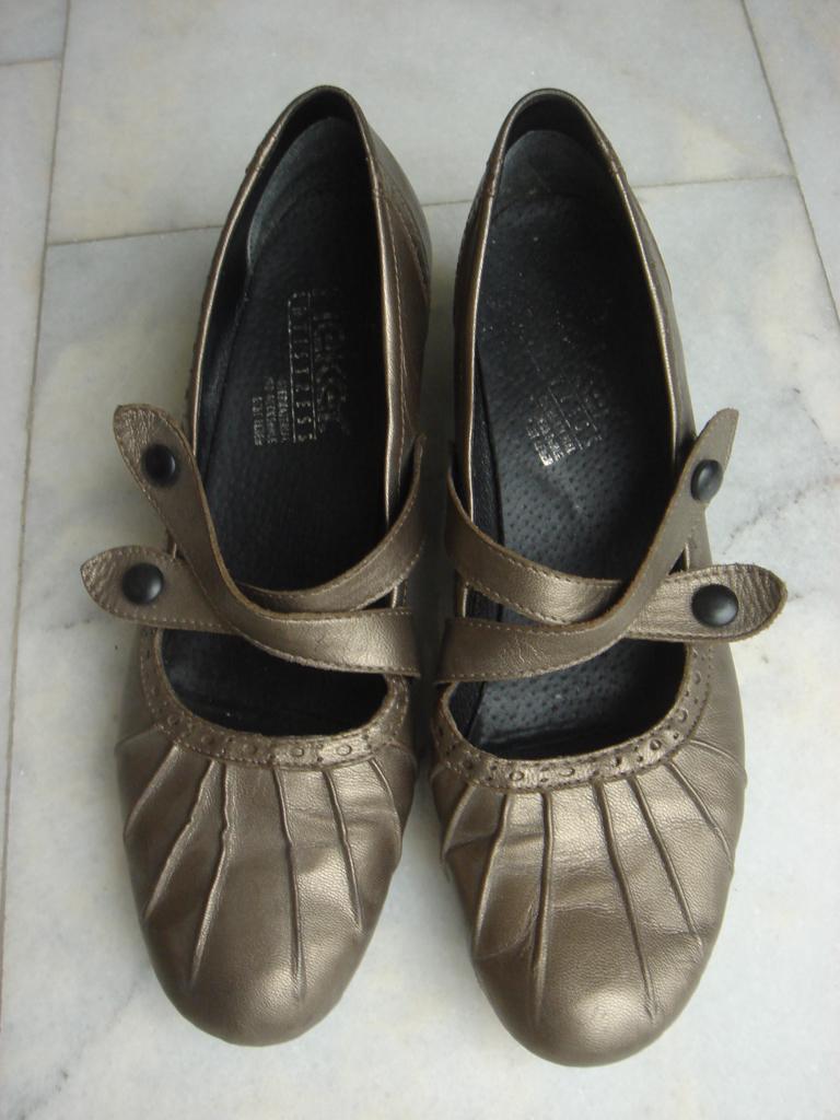 Mooi bewerkte schoenen maat 41, Schoenen met lage hakken, Overige kleuren, Ophalen of Verzenden, Gedragen
