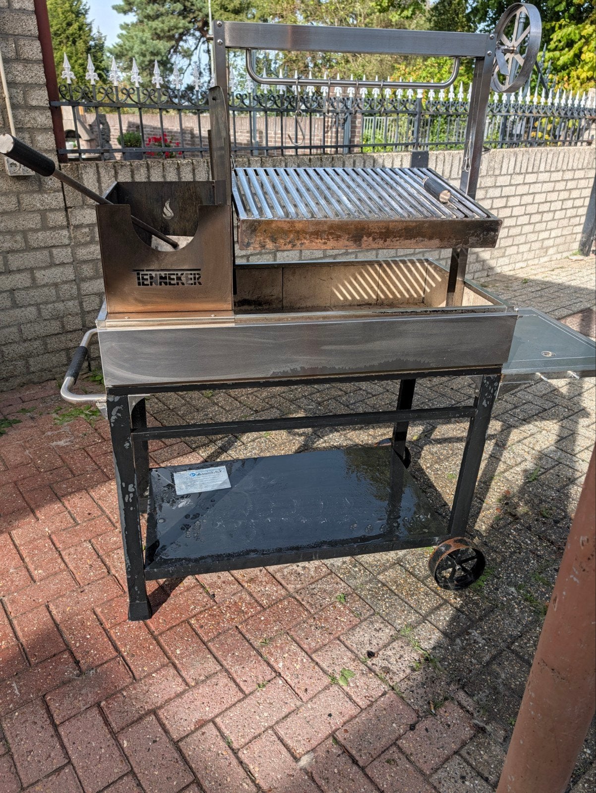 teneker bbq, Ophalen