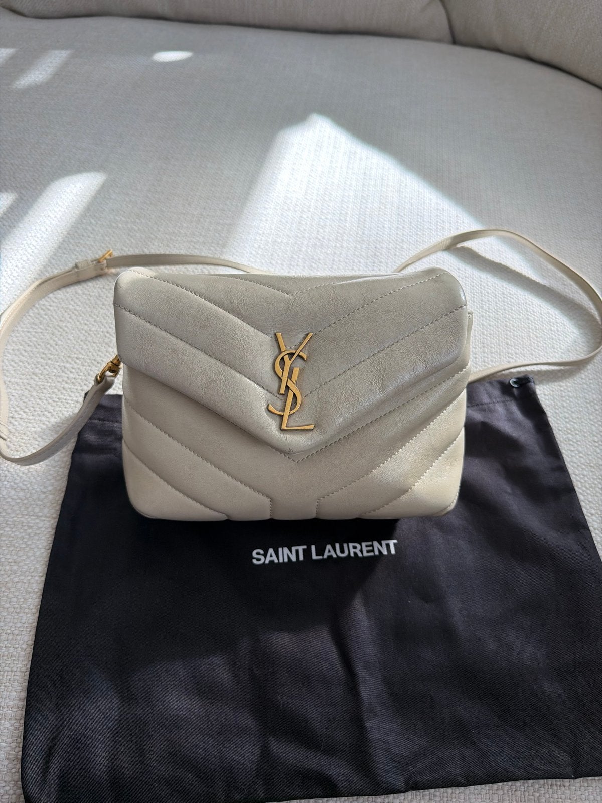 YSL Loulou Toy Crème, Sieraden, Tassen en Uiterlijk, Ophalen of Verzenden, Gebruikt, Beige, Schoudertasje