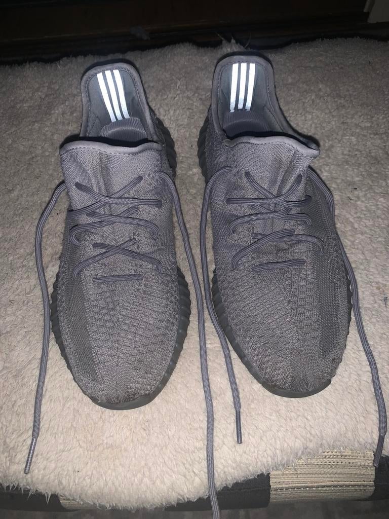 Adidas Yeezy Boost 350 V2 Steel Grey, Kleding | Heren, Schoenen, Overige kleuren, Ophalen of Verzenden, Sneakers of Gympen, Zo goed als nieuw