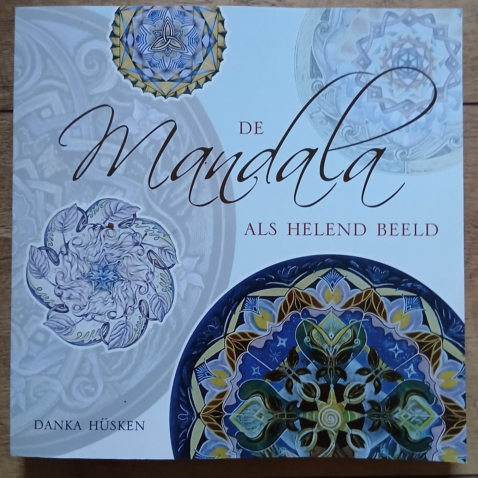 De Mandala als Helend Beeld - Danka Husken, Boeken, Achtergrond en Informatie, Spiritualiteit algemeen, Ophalen of Verzenden, Zo goed als nieuw
