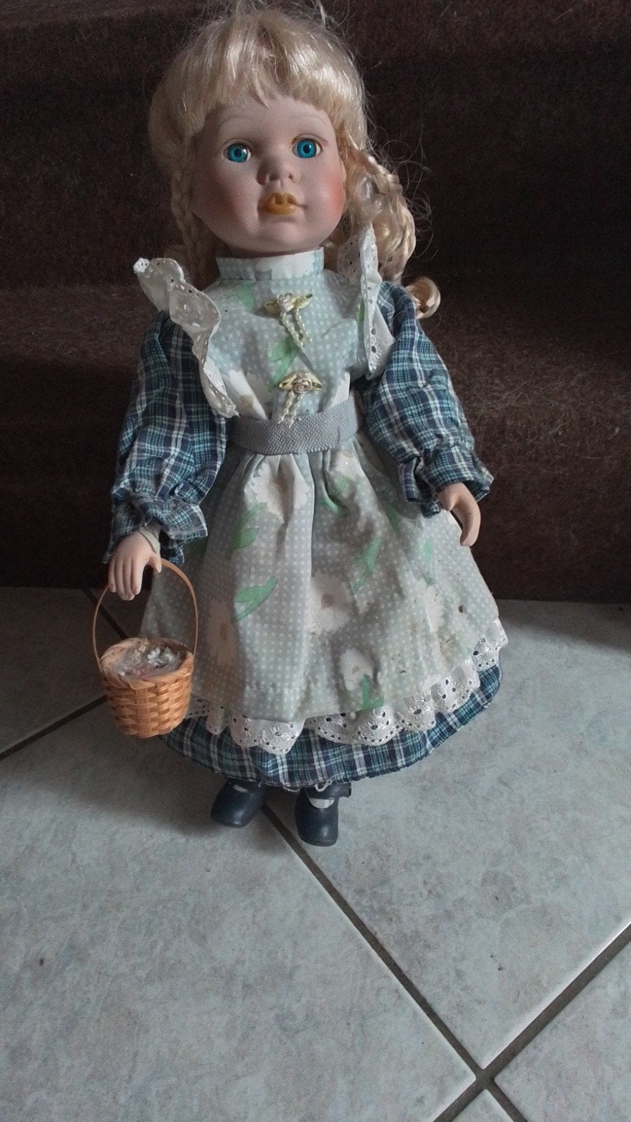 Vintage porseleinen pop met mandje, Verzamelen, Ophalen of Verzenden, Overige typen