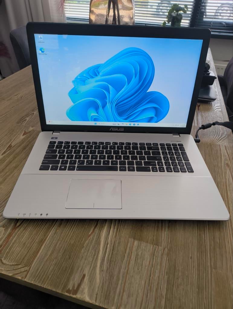 Asus laptop i7, Ophalen, Gebruikt, 2 tot 3 Ghz, SSD