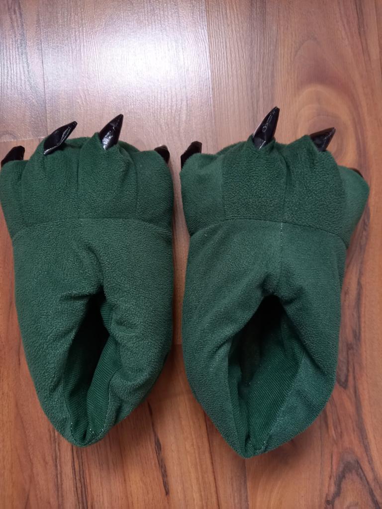 Leuke pantoffels / klauwen
/ poten, Ophalen of Verzenden, Gebruikt