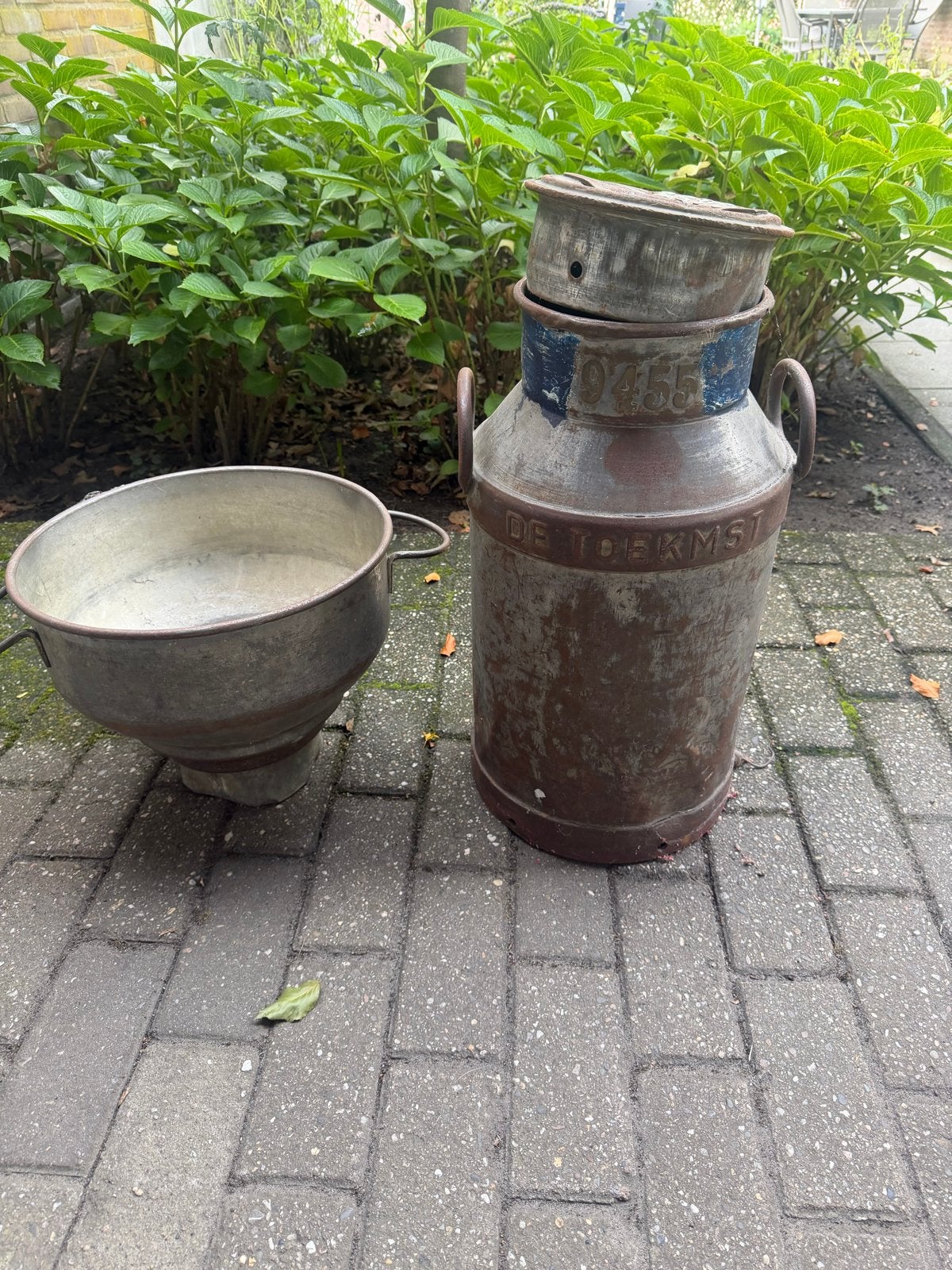 Originele melkbus 'De Toekomst' met zeef en filters, Ophalen