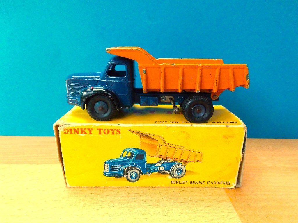 DINKY TOYS FRANKRIJK 34a BERLIET BENNE CARRIÈRES MET DOOS, Ophalen of Verzenden, Gebruikt, Bus of Vrachtwagen, Dinky Toys