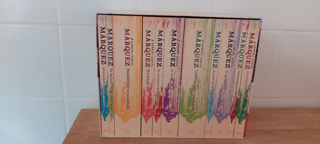Mooie boekenbox van Gabriel García Márquez nieuwstaat ., Ophalen of Verzenden, Zo goed als nieuw