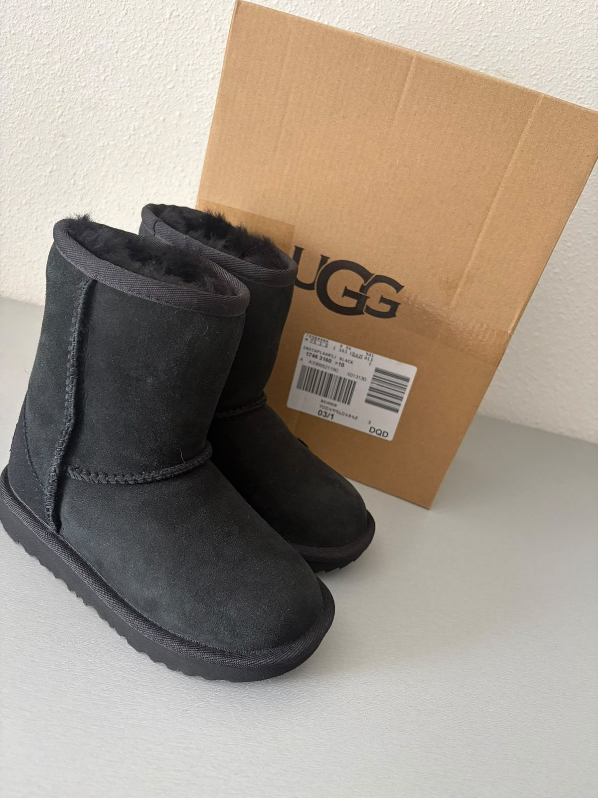 Ugg classic, Ophalen of Verzenden, Nieuw, Jongen of Meisje, Laarzen
