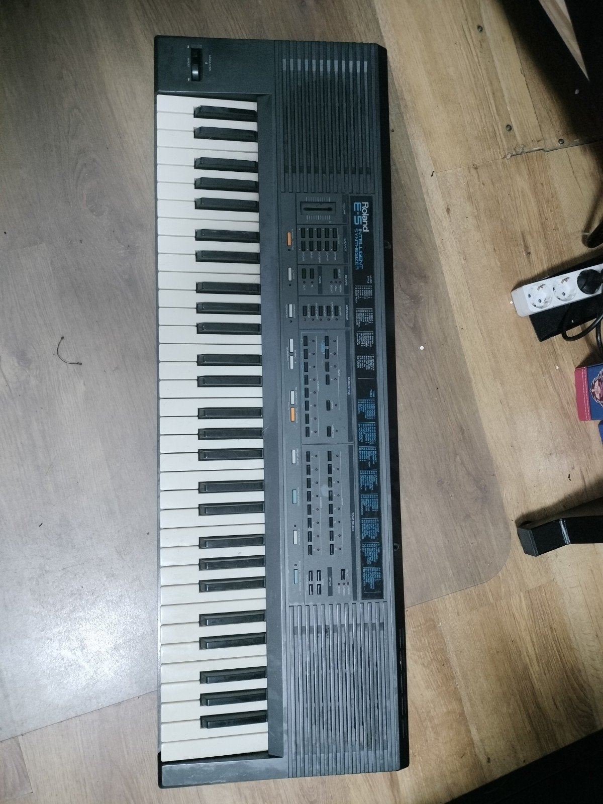 Roland keybord E-5, Ophalen, 61 toetsen, Roland