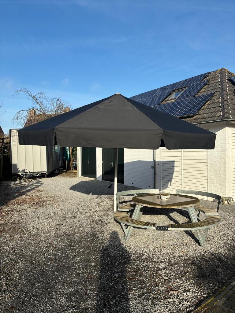 Grote proffesionele horeca parasol met nieuw doek €1000,-, Ophalen, Zo goed als nieuw, Meer dan 4 meter, Stokparasol