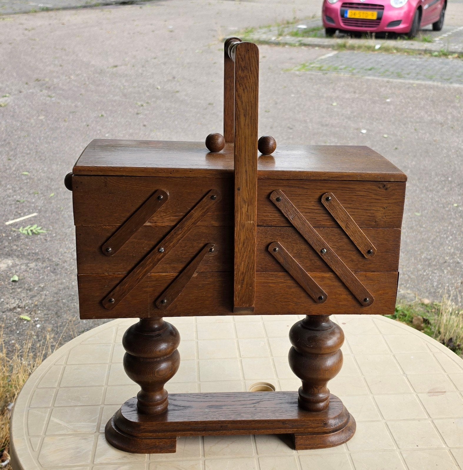 Vintage naaikist op standaard - Houten naaidoos, Antiek en Kunst, Ophalen