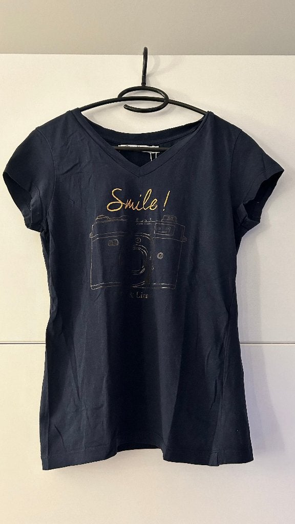 Lola & Liza donkerblauwe T-shirt met cameraprint, Kleding | Dames, Blauw, Ophalen of Verzenden, Zo goed als nieuw, Korte mouw