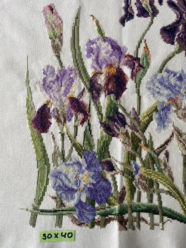 Irissen geborduurd (30 x 40 cm), 30 cm, Nieuw, Ophalen of Verzenden, Handgemaakt