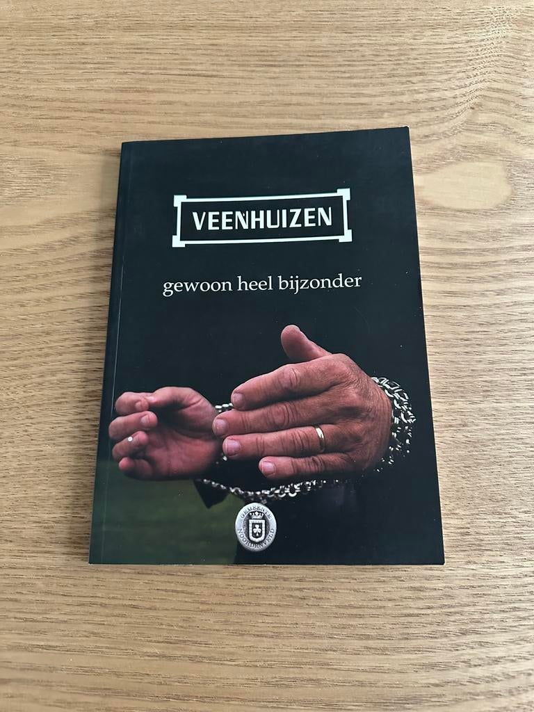 Veenhuizen. gewoon heel bijzonder., Boeken, Ophalen of Verzenden, Gelezen