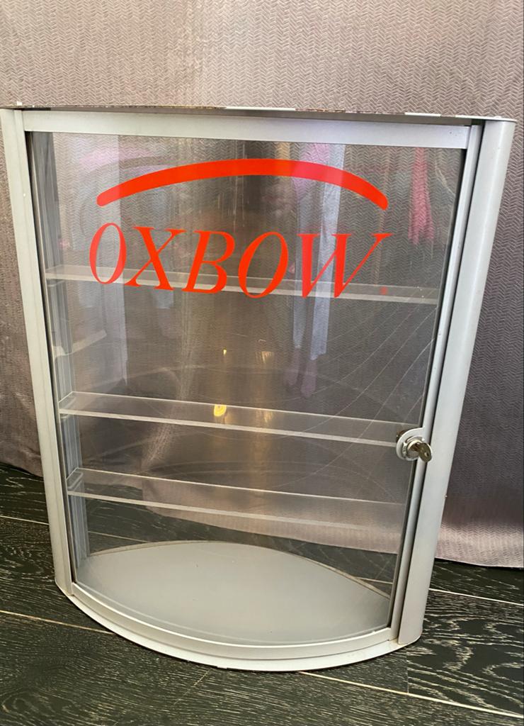 Oxbow Vitrinekastje - Wandkastje met persplex  Deur, Huis en Inrichting, Kasten | Vitrinekasten, Minder dan 50 cm, Gebruikt, Ophalen of Verzenden