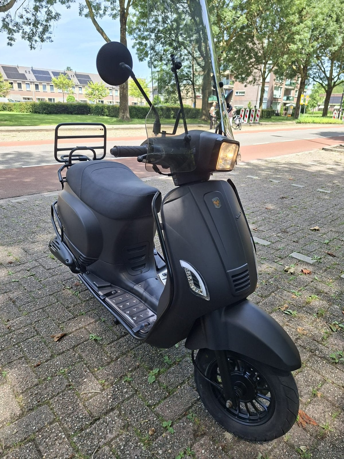 La souris mat zwart uit 2021!, Fietsen en Brommers, Ophalen, Zo goed als nieuw, Benzine