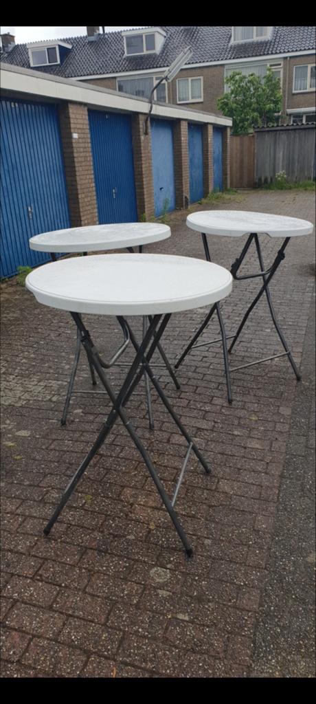 Sta tafels te huur, Ophalen