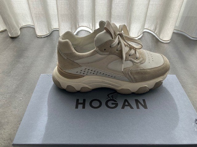 Hogan sneakers, Kleding | Dames, Wit, Ophalen of Verzenden, Sneakers of Gympen, Zo goed als nieuw