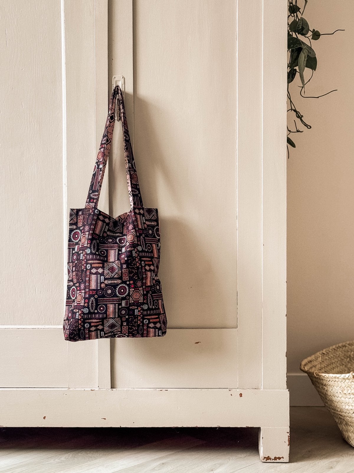 Handgemaakte tas / shopper uit Kenia, Ophalen of Verzenden, Zo goed als nieuw, Shopper
